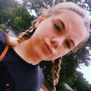 Meet your Posher, Abigail